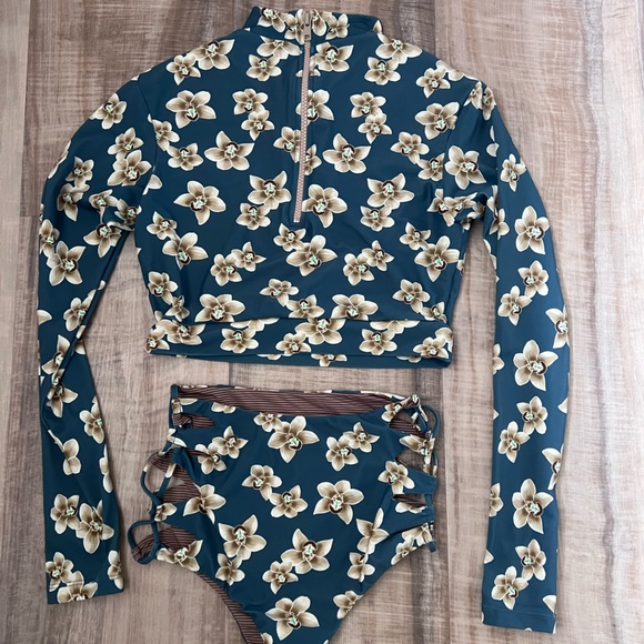 Acacia Swim Set, L Indo Top & XL Queens Bottom in Tropic - Picture 2 of 7